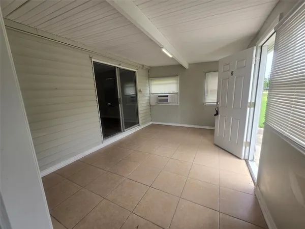 $900 | 202 North Logan Street, Texas City, TX 77590