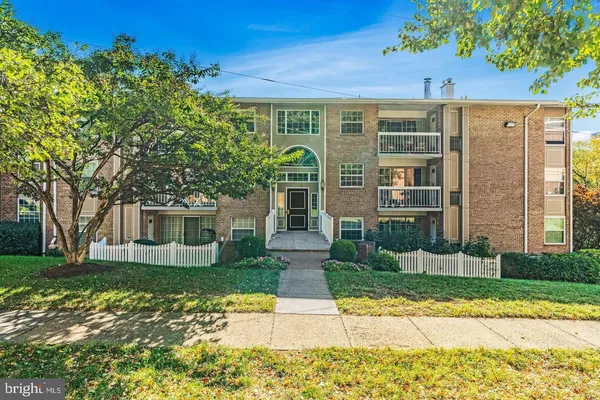 $2,150 | 1935 Wilson Lane, Unit 103, McLean, VA 22102