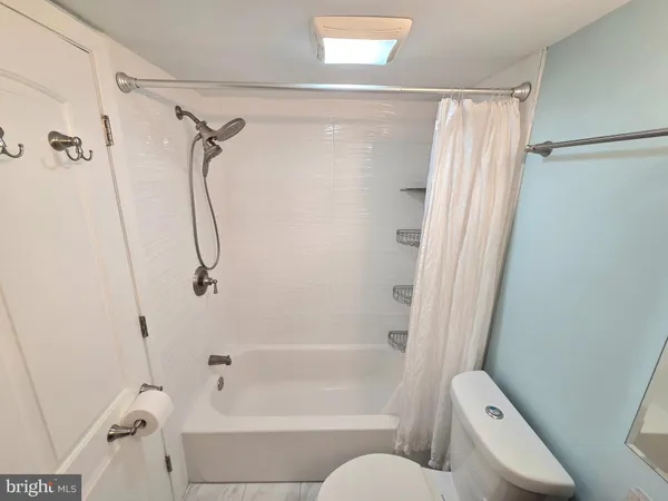 $2,150 | 1935 Wilson Lane, Unit 103, McLean, VA 22102