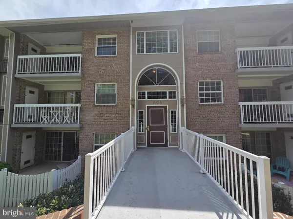 $2,150 | 1935 Wilson Lane, Unit 103, McLean, VA 22102