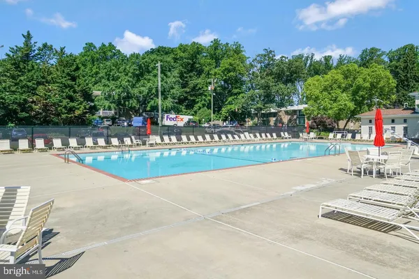 $2,150 | 1935 Wilson Lane, Unit 103, McLean, VA 22102