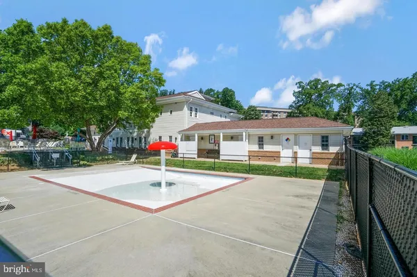 $2,150 | 1935 Wilson Lane, Unit 103, McLean, VA 22102