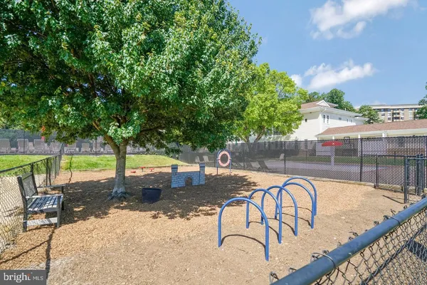 $2,150 | 1935 Wilson Lane, Unit 103, McLean, VA 22102