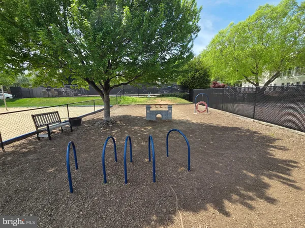 $2,150 | 1935 Wilson Lane, Unit 103, McLean, VA 22102