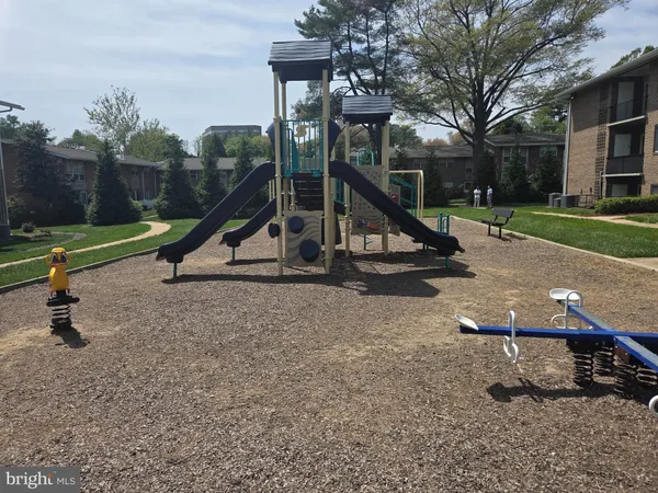 $2,150 | 1935 Wilson Lane, Unit 103, McLean, VA 22102