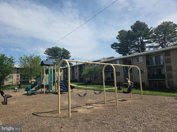 $2,150 | 1935 Wilson Lane, Unit 103, McLean, VA 22102