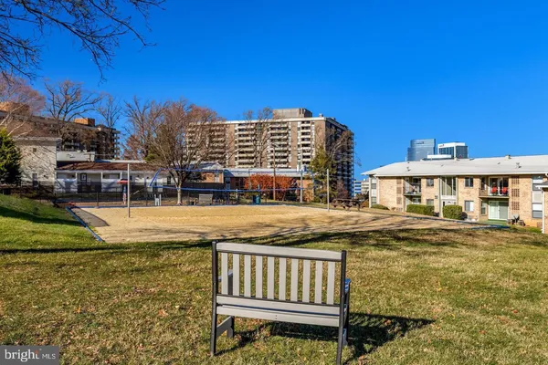 $2,150 | 1935 Wilson Lane, Unit 103, McLean, VA 22102