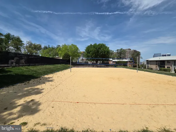 $2,150 | 1935 Wilson Lane, Unit 103, McLean, VA 22102