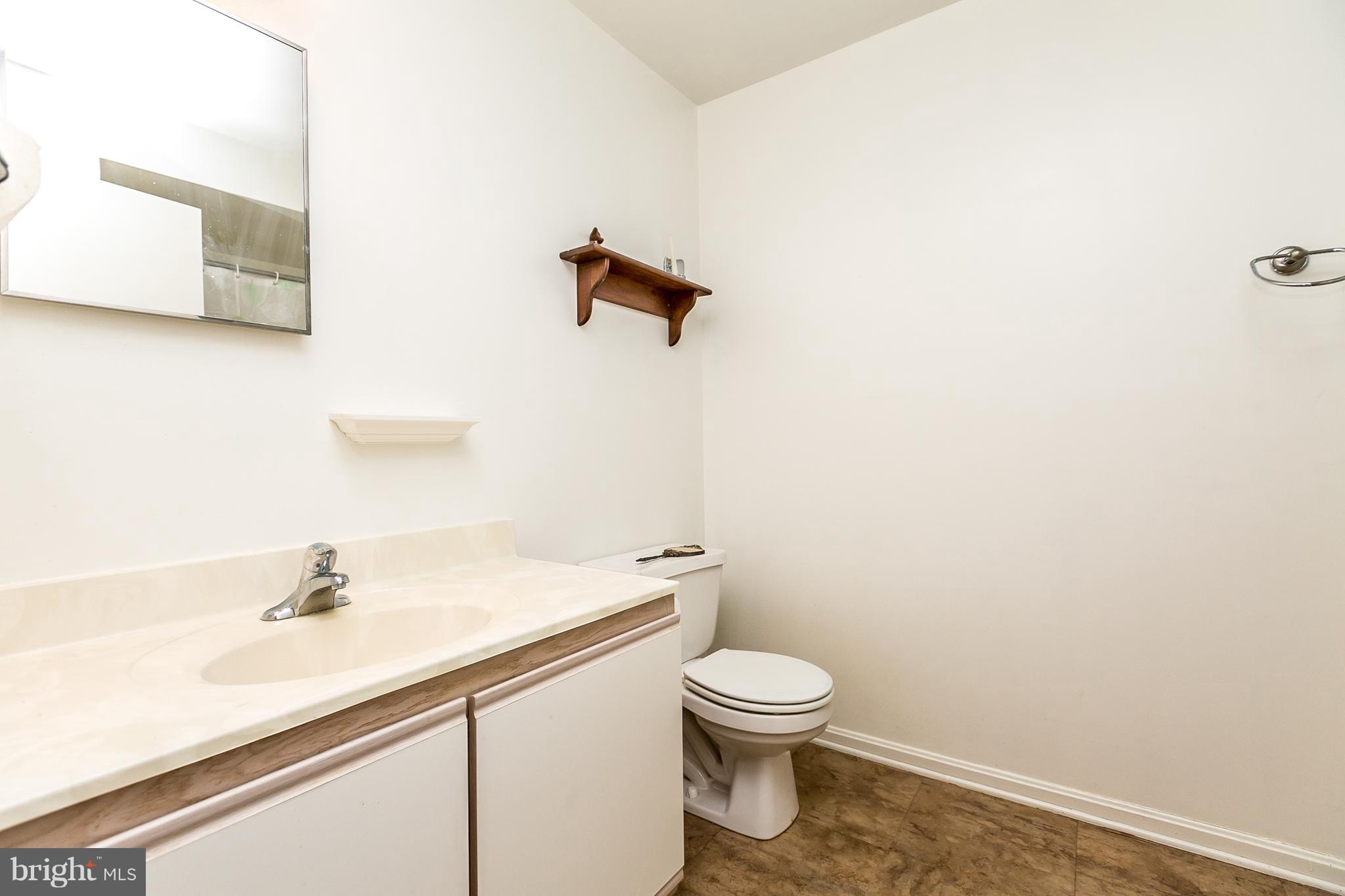520 McManus Way, Unit C1 Towson, MD 21286 - Photo 12 of 16 Full bath with tub and shower