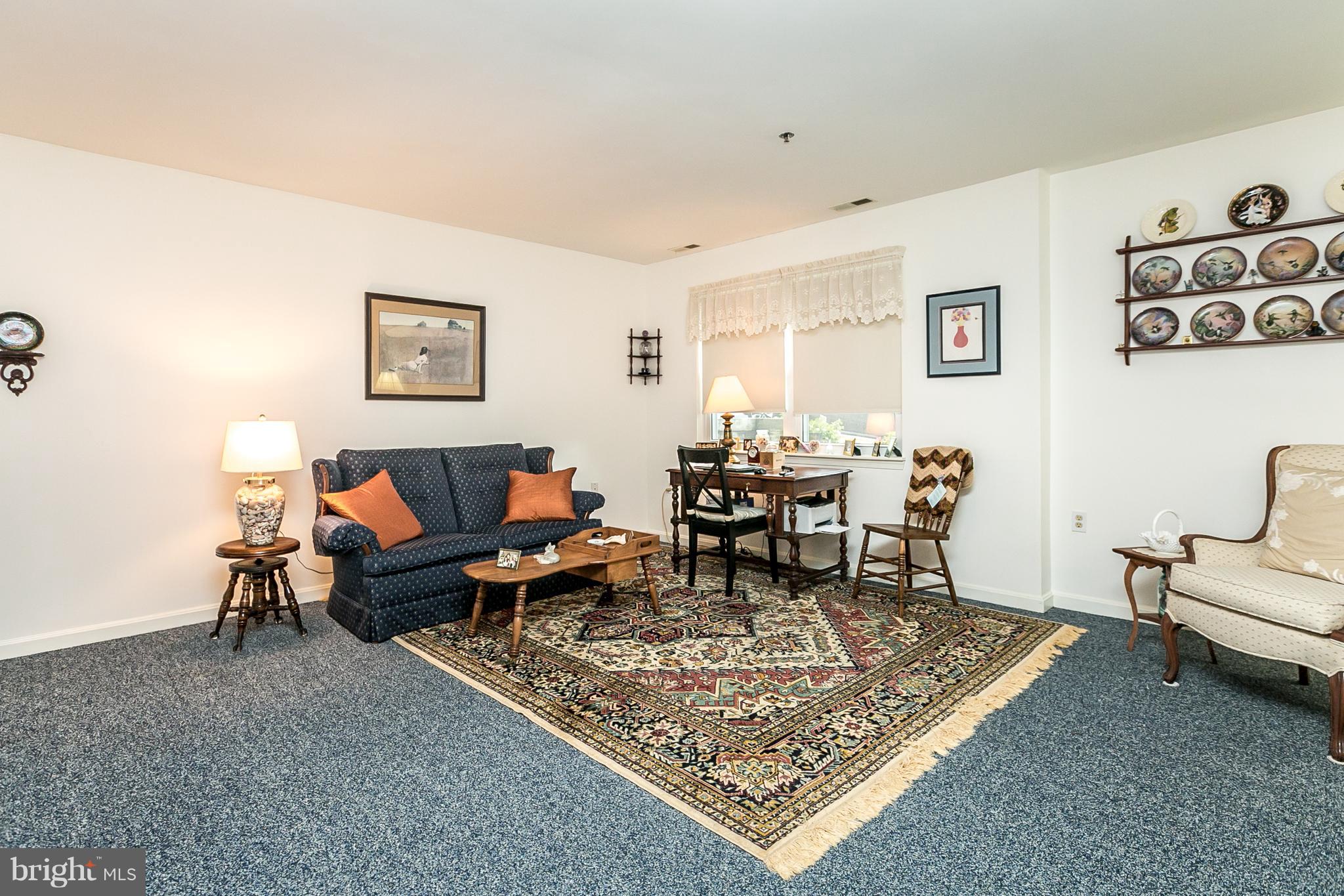 520 McManus Way, Unit C1 Towson, MD 21286 - Photo 6 of 16 Large living room