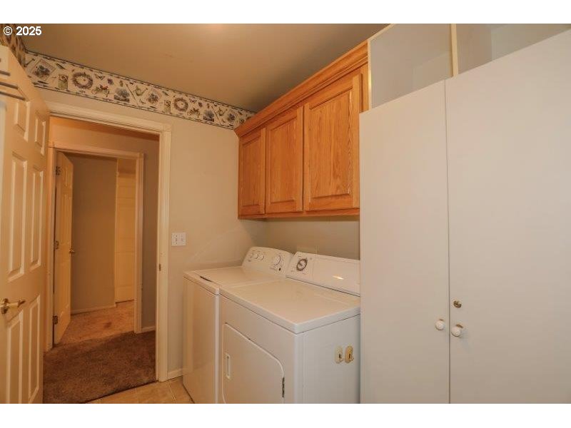 1147 Southeast Kane Street Roseburg, OR 97470 - Photo 22 of 41 a utility room with a sink