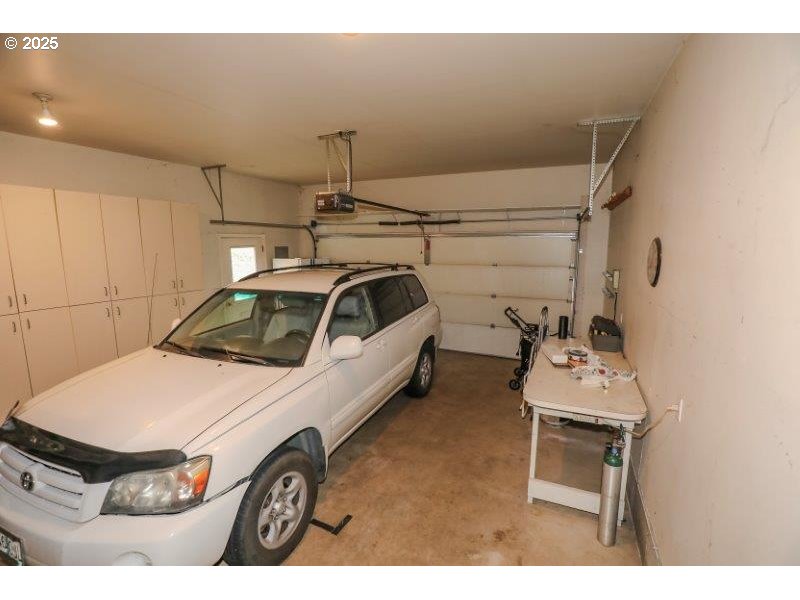 1147 Southeast Kane Street Roseburg, OR 97470 - Photo 36 of 41 a car parked in a garage