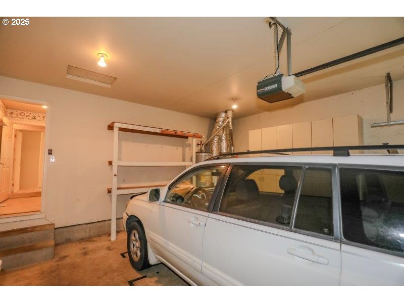1147 Southeast Kane Street Roseburg, OR 97470 - Photo 37 of 41 a utility room with dryer and washer
