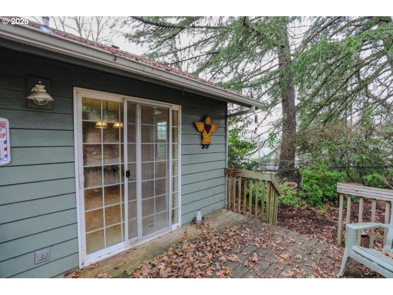 1147 Southeast Kane Street Roseburg, OR 97470 - Photo 39 of 41 a backyard of a house with lots of green space