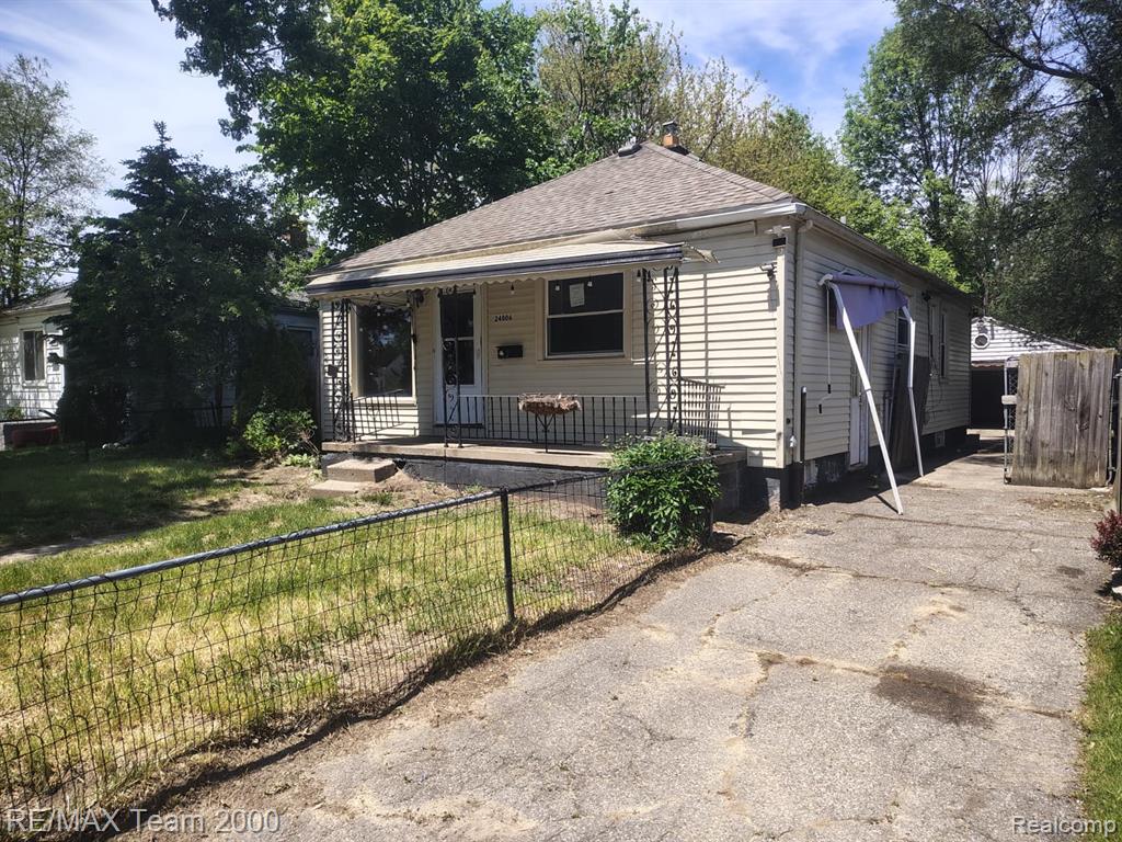 24806 Frisbee Street Detroit, MI 48219 - Photo 2 of 34