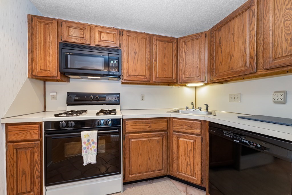 115 Trailside Way, Unit 115 Ashland, MA 01721 - Photo 8 of 34 Gallery Image 8