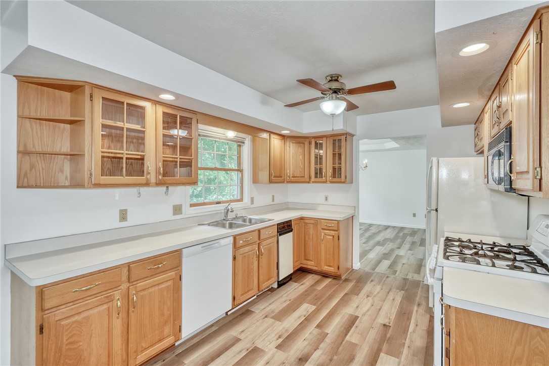 6578 Lakeside Road Ontario, NY 14519 - Photo 2 of 40