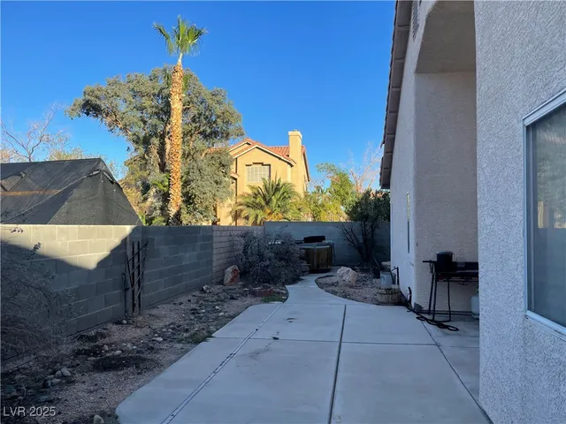 $430,000 | 648 Hitchen Post Drive, Henderson, NV 89011