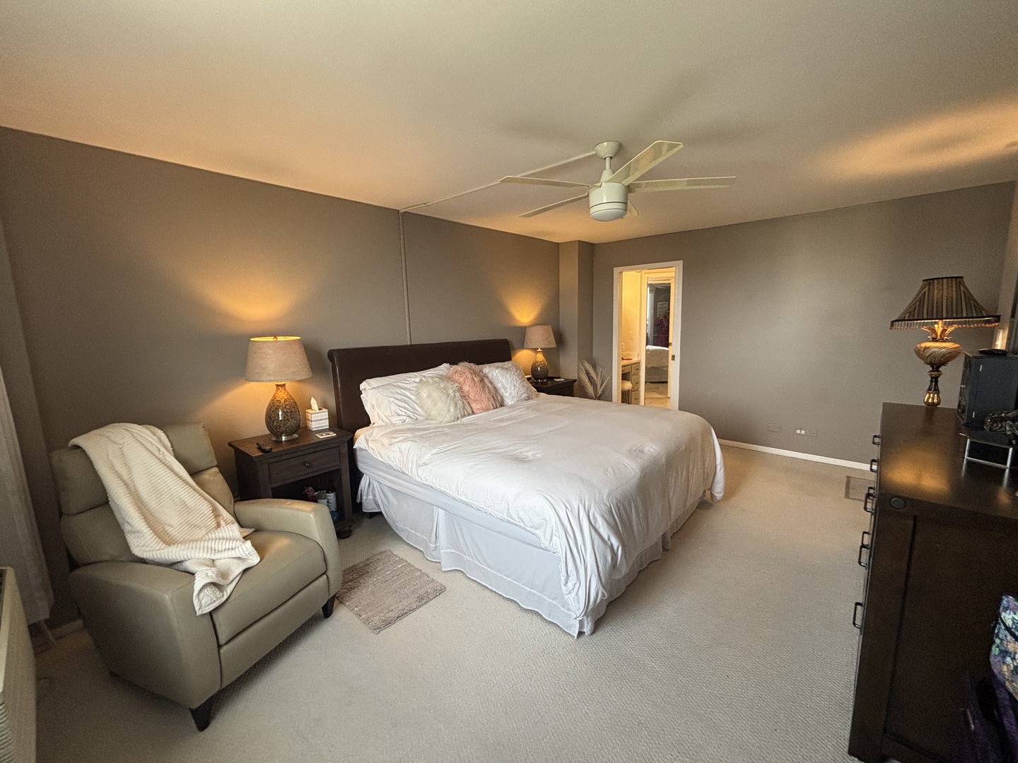 40 North Tower Road, Unit 10M Oak Brook, IL 60523 - Photo 15 of 36