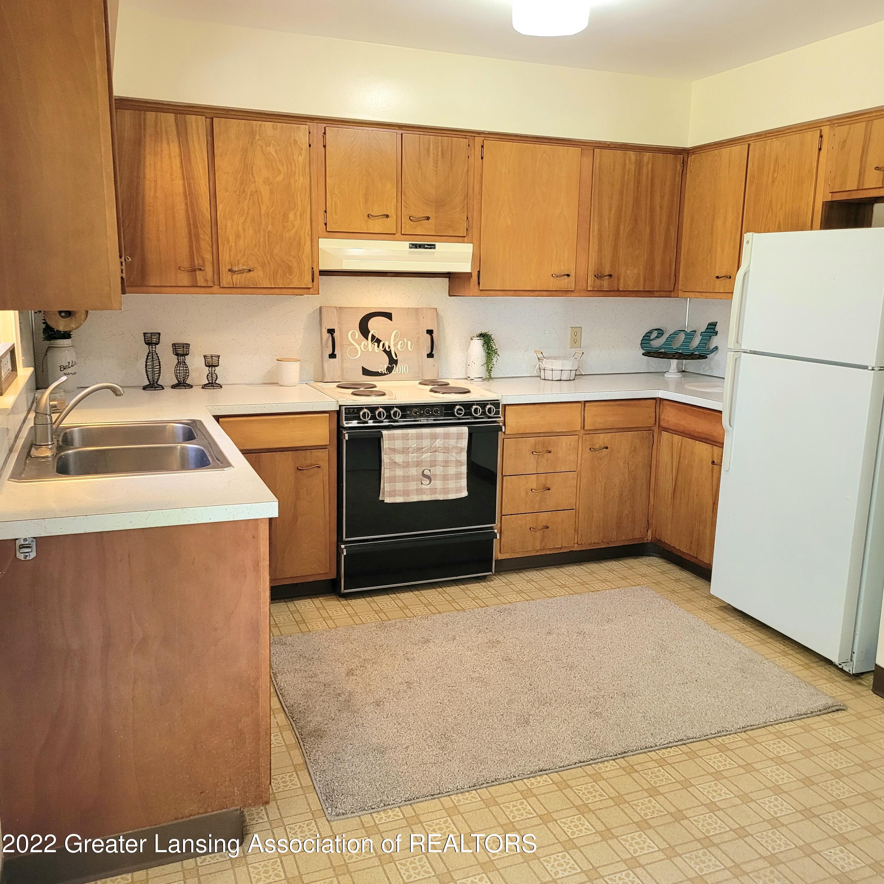 2292 Washington Road Lansing, MI 48911 - Photo 26 of 44 Kitchen