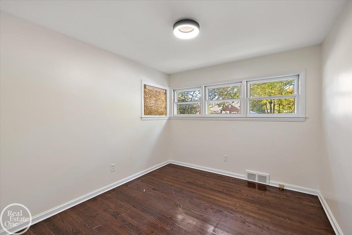 18921 Moon Street Detroit, MI 48236 - Photo 23 of 35