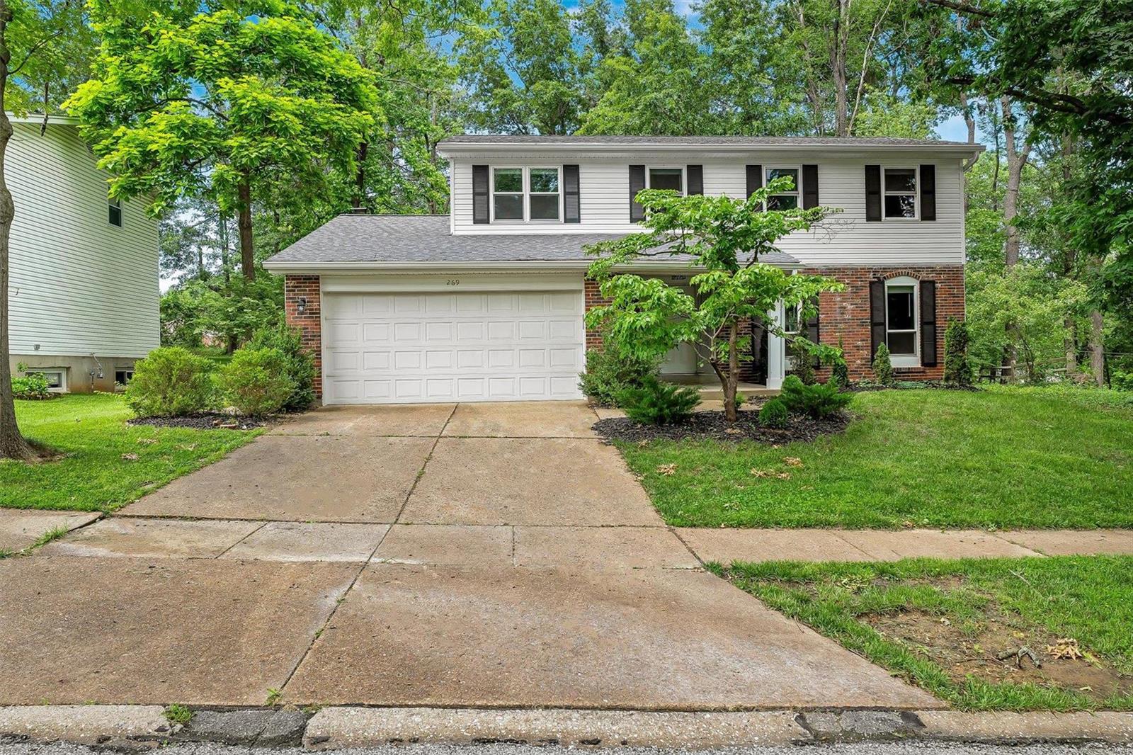 269 Oak Path Drive Ballwin, MO 63011 - Photo 2 of 29