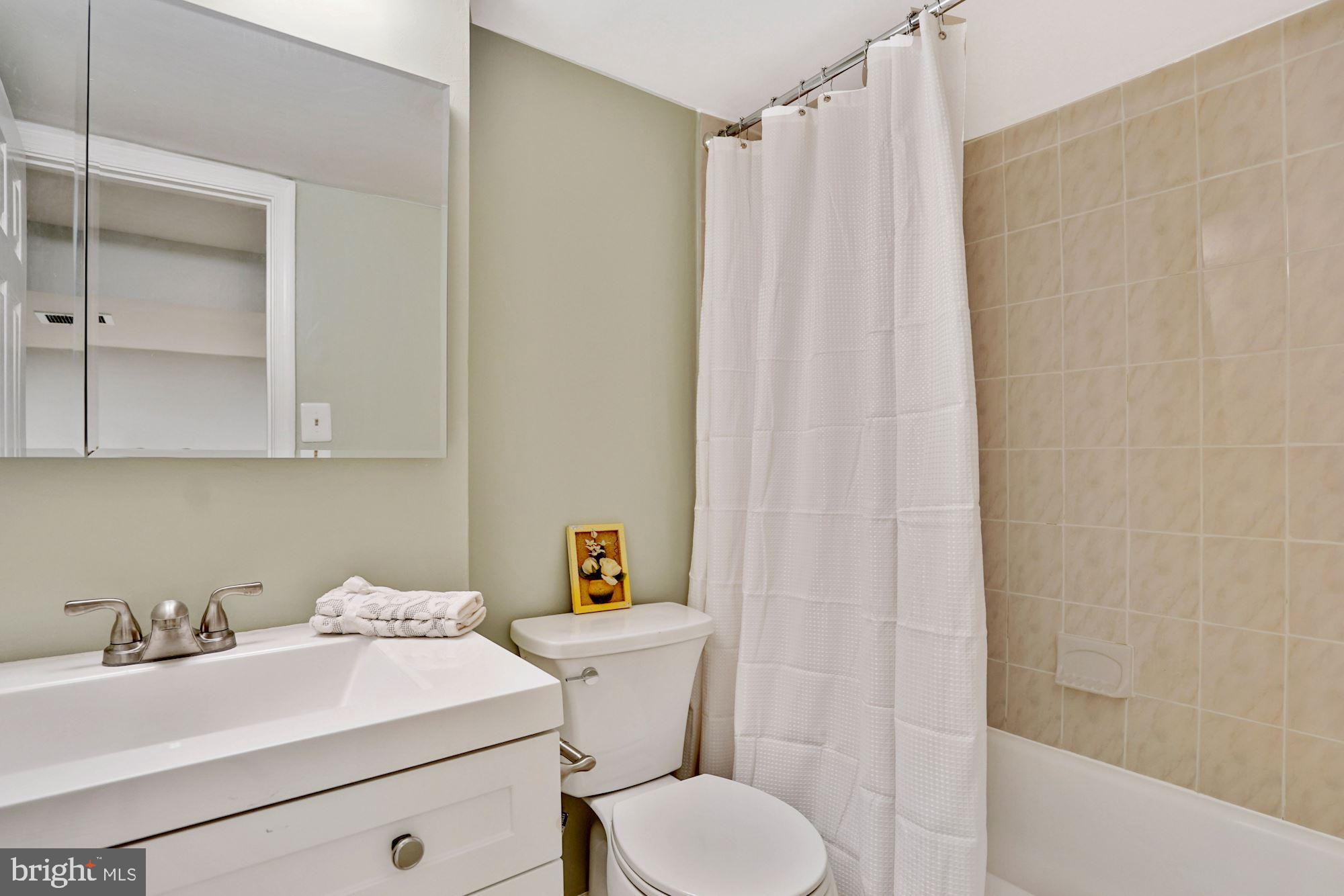 9101 Old Keene Mill Road Springfield, VA 22152 - Photo 21 of 28 a bathroom with a sink toilet and shower
