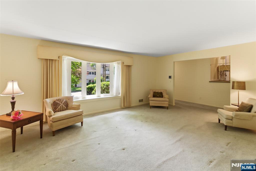 169 Hamilton Road Teaneck, NJ 07666 - Photo 6 of 27