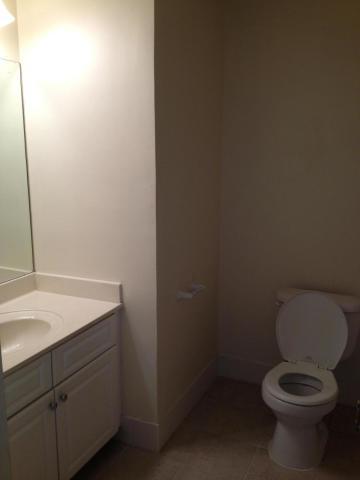 1155 Main Street, Unit 311 Jupiter, FL 33458 - Photo 5 of 9 BATHROOM
