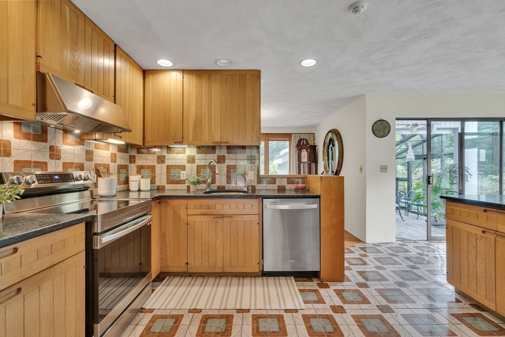 32 Mettacomet Path Harvard, MA 01451 - Photo 8 of 32 Gallery Image 8
