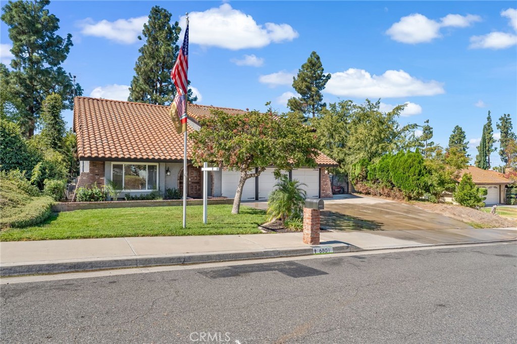 6801 Rycroft Drive Riverside, CA 92506 - Photo 3 of 59 Gallery Image 3