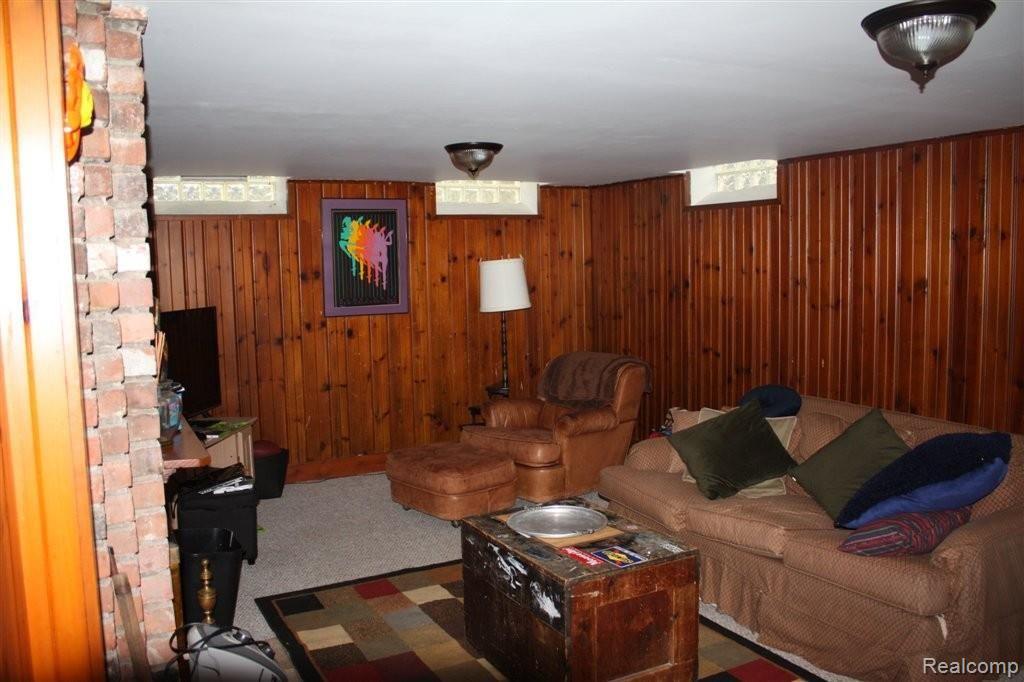 663 Fisher Road Grosse Pointe, MI 48230 - Photo 22 of 27 463.JPG