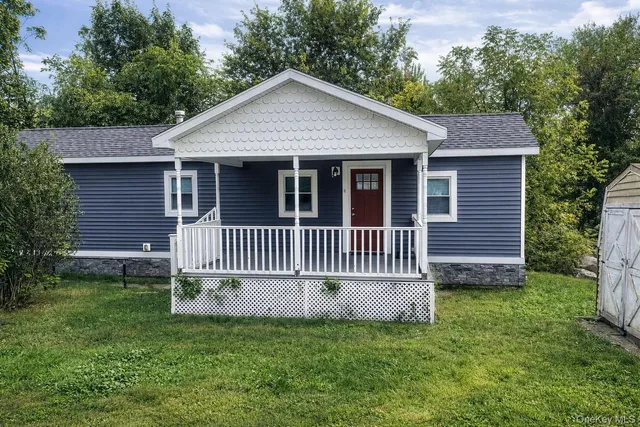 $2,100 | 8 Hideaway Lane, Unit 4, Marlboro, NY 12542