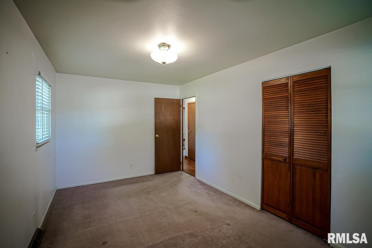 6114 North Randwick Road Peoria, IL 61615 - Photo 14 of 37 Gallery Image 14