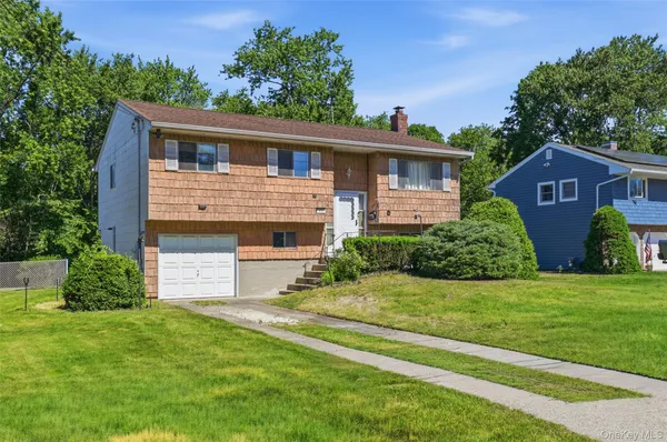 $649,000 | 94 Babylon Avenue, West Islip, NY 11795