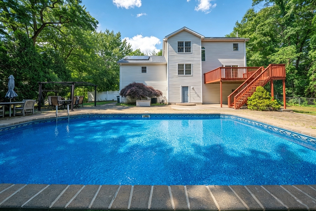 35 Brentwood Road Woburn, MA 01801 - Photo 38 of 42