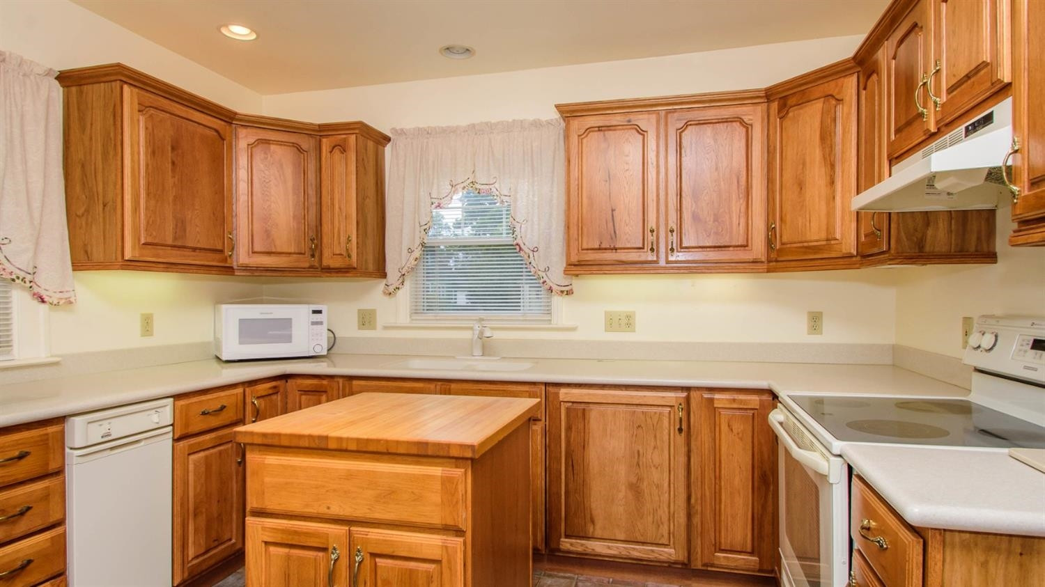 125 Riverside Drive Manchester, MI 48158 - Photo 5 of 31 Photo 5