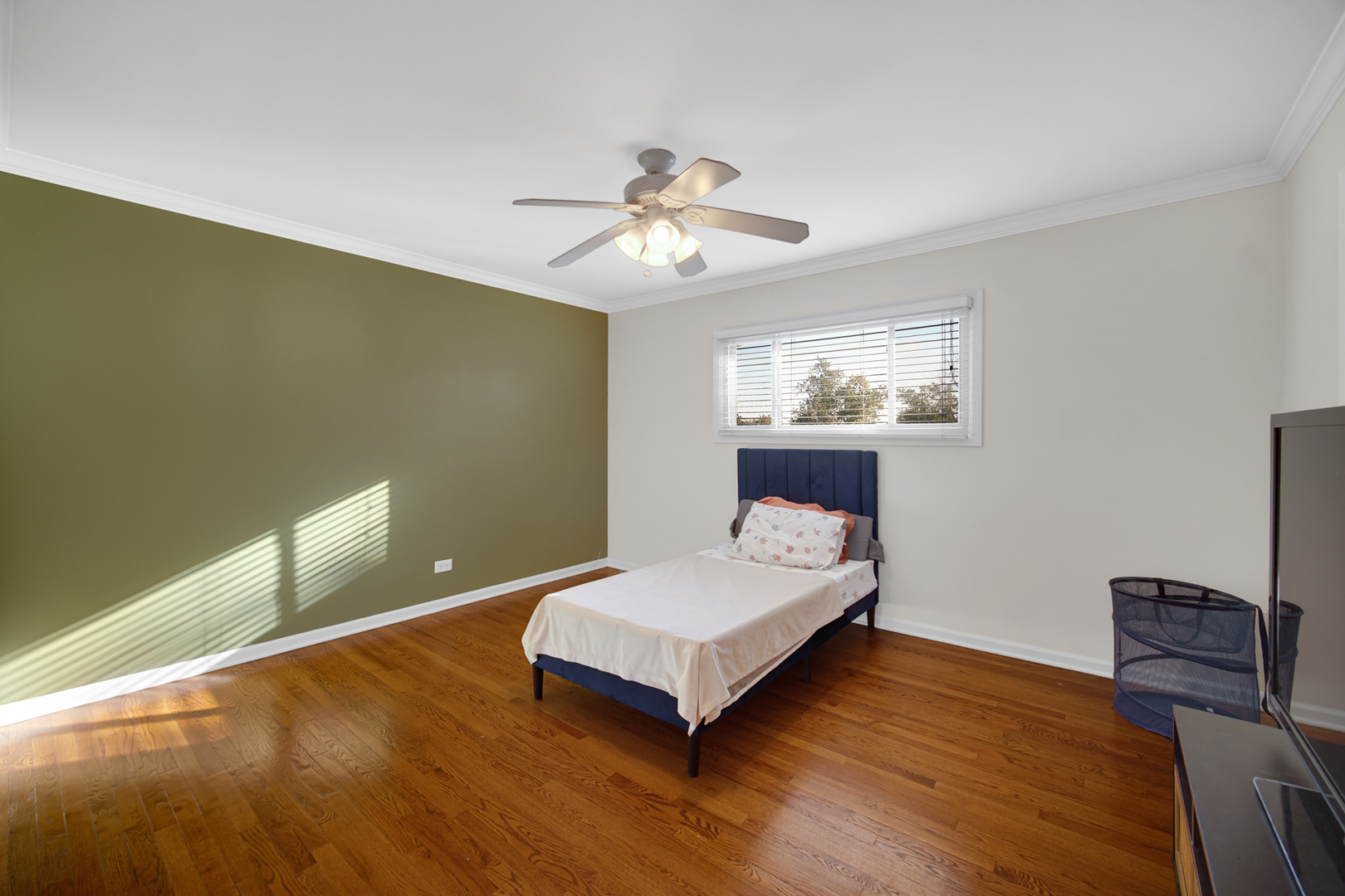 2S111 Churchill Lane Glen Ellyn, IL 60137 - Photo 20 of 34 a living room with furniture and a chandelier