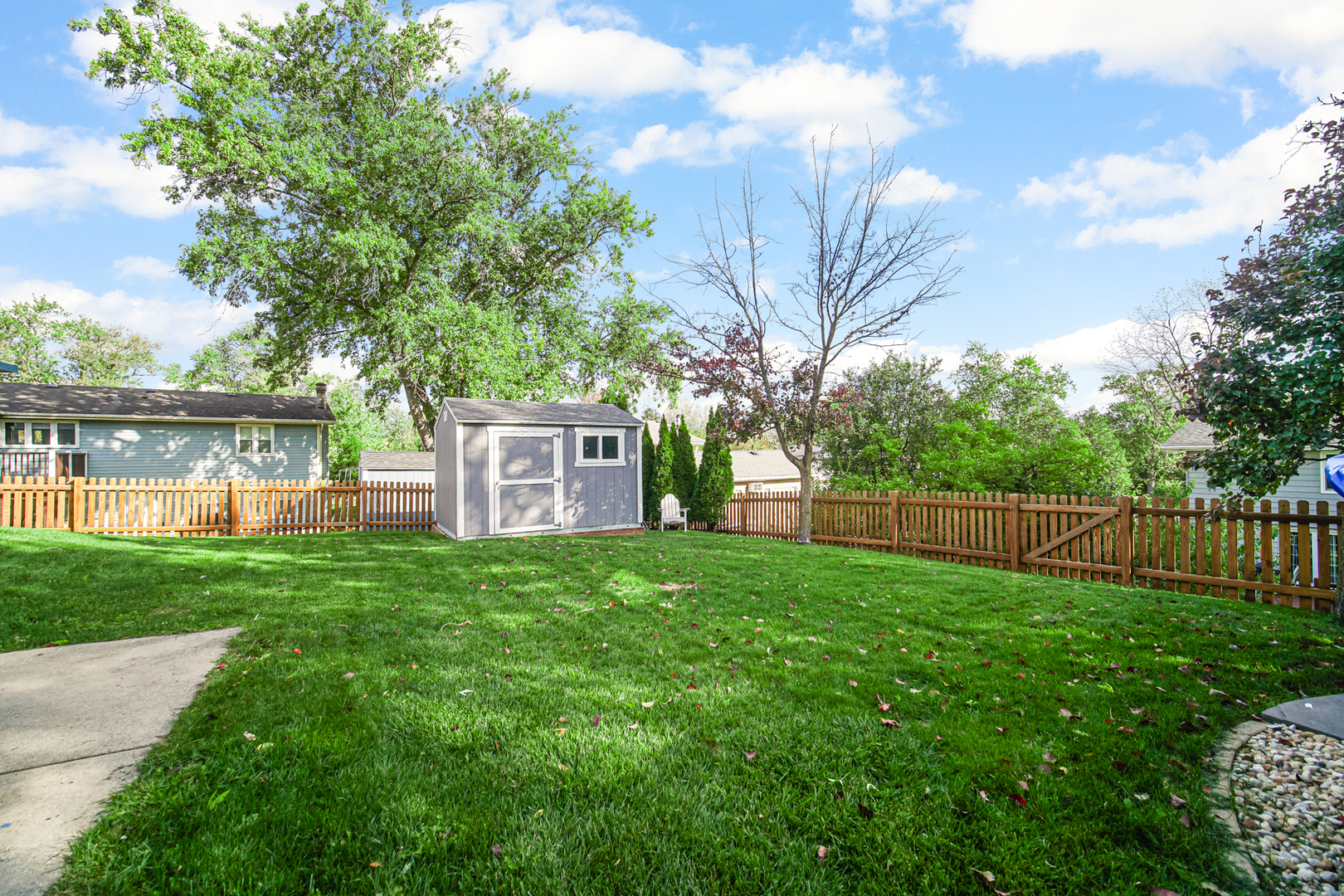 2S111 Churchill Lane Glen Ellyn, IL 60137 - Photo 24 of 34 a view of a backyard with a garden
