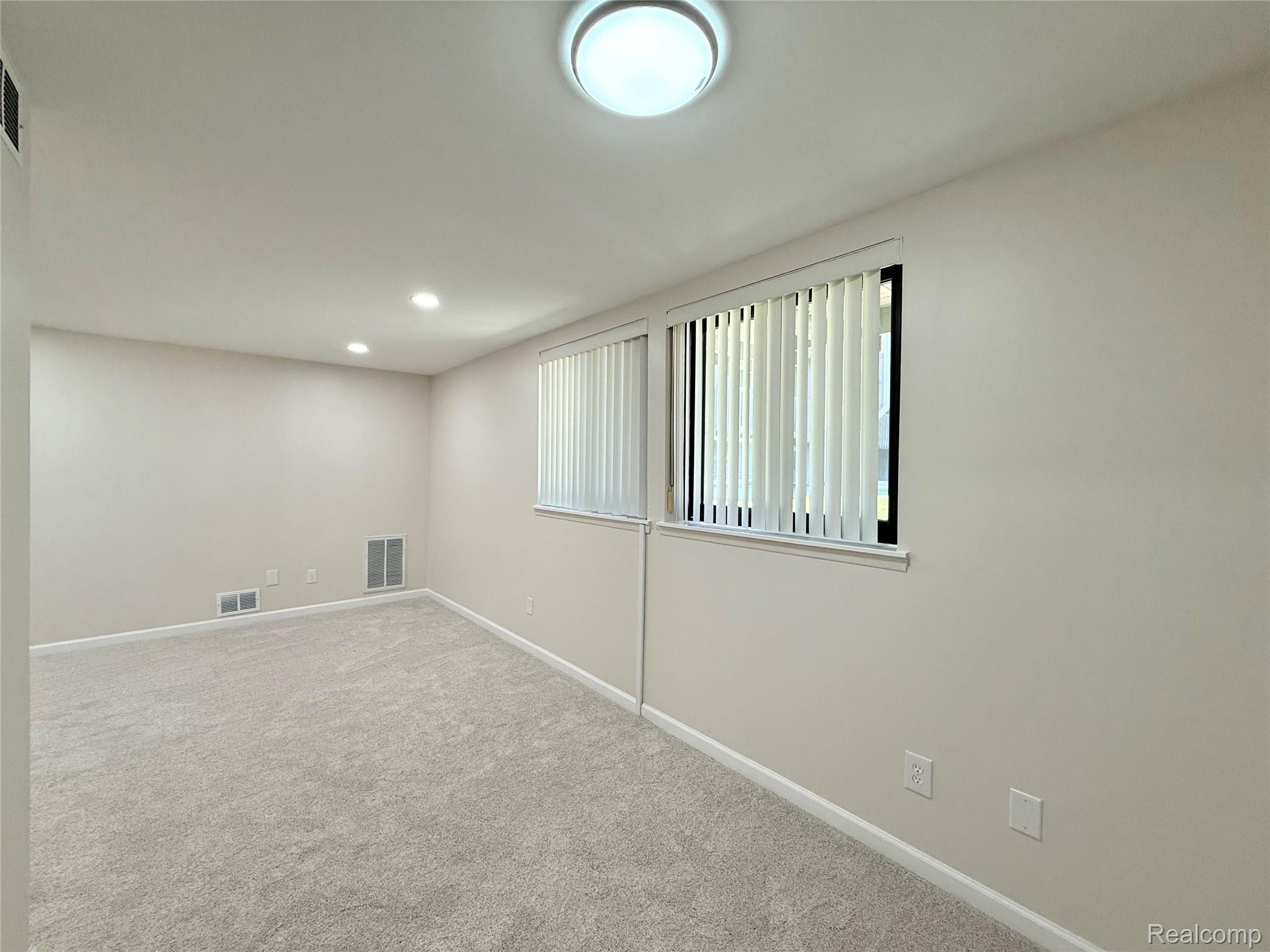 29870 West 12 Mile Road, Unit 703 Farmington, MI 48334 - Photo 20 of 40 IMG_1655.jpeg