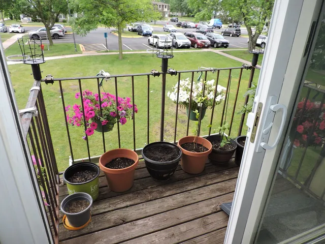 $270,000 | 2216 Andover Court, Schaumburg, IL 60107