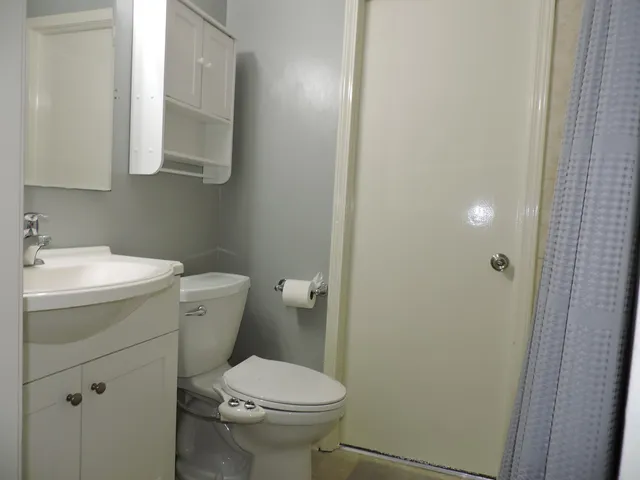 $270,000 | 2216 Andover Court, Schaumburg, IL 60107