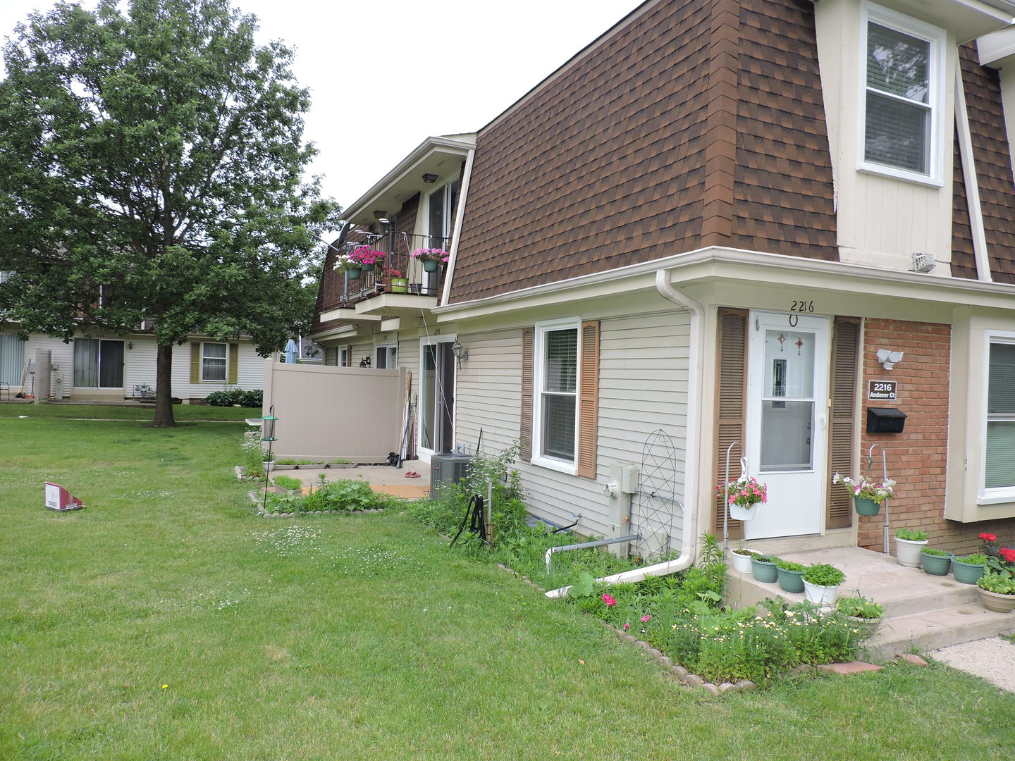 2216 Andover Court Schaumburg, IL 60107 - Photo 4 of 47