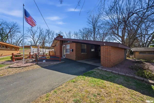 $110,000 | 2214 Glendale Avenue, Pekin, IL 61554