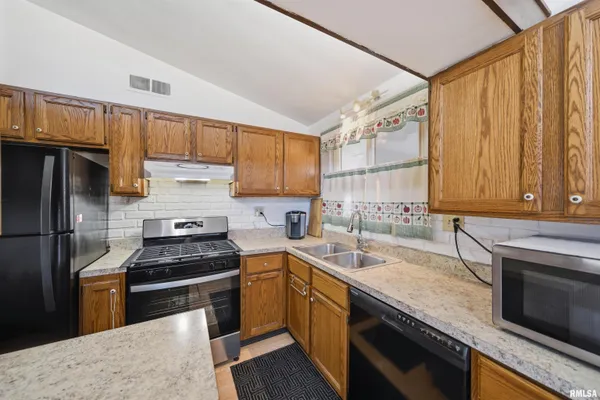 $110,000 | 2214 Glendale Avenue, Pekin, IL 61554