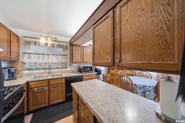 $110,000 | 2214 Glendale Avenue, Pekin, IL 61554