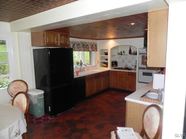 355 Coffeetown Road Easton, PA 18042 - Photo 4 of 27 Gallery Image 4