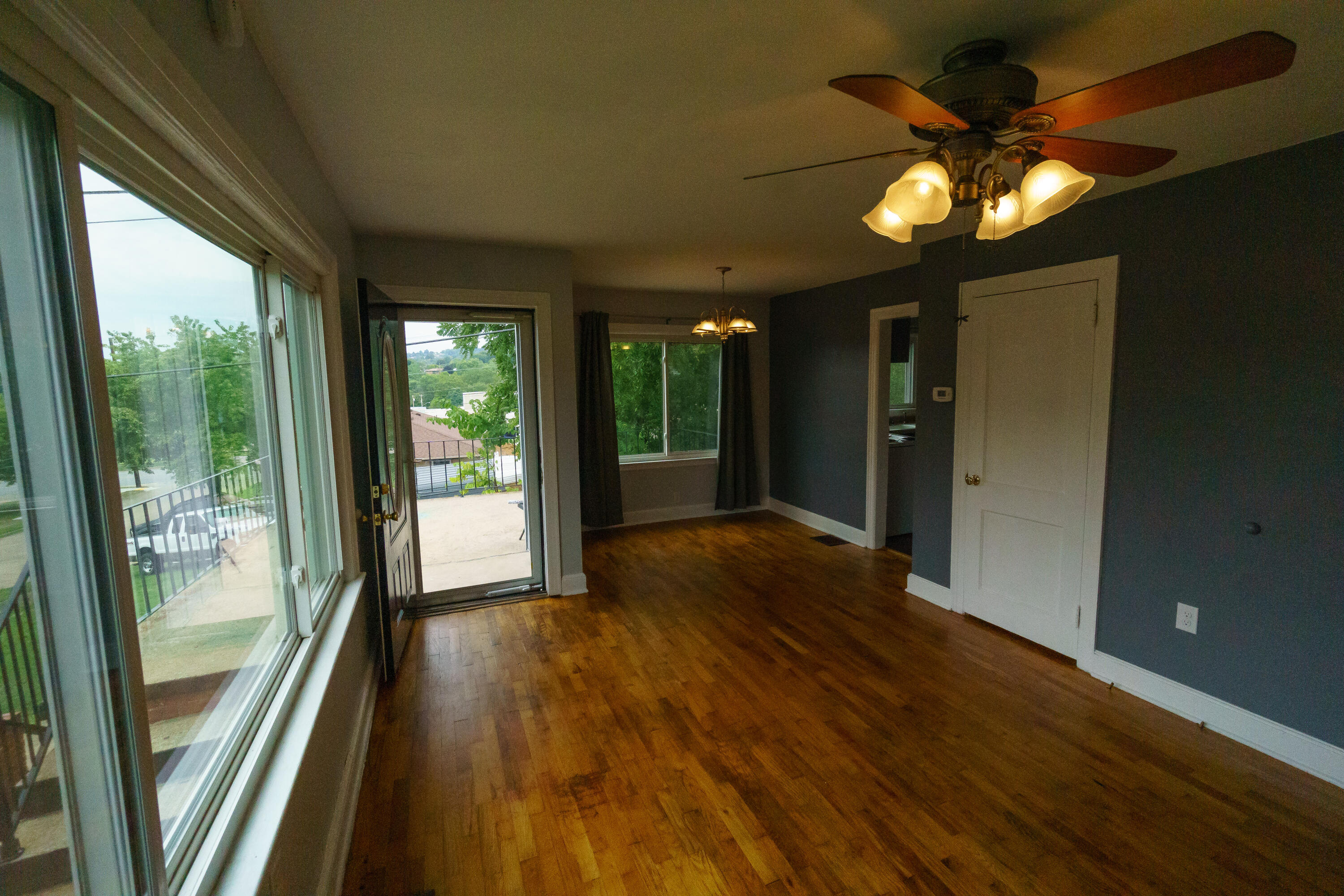 656 Bays View Road Kingsport, TN 37660 - Photo 11 of 27 LR DR View #4