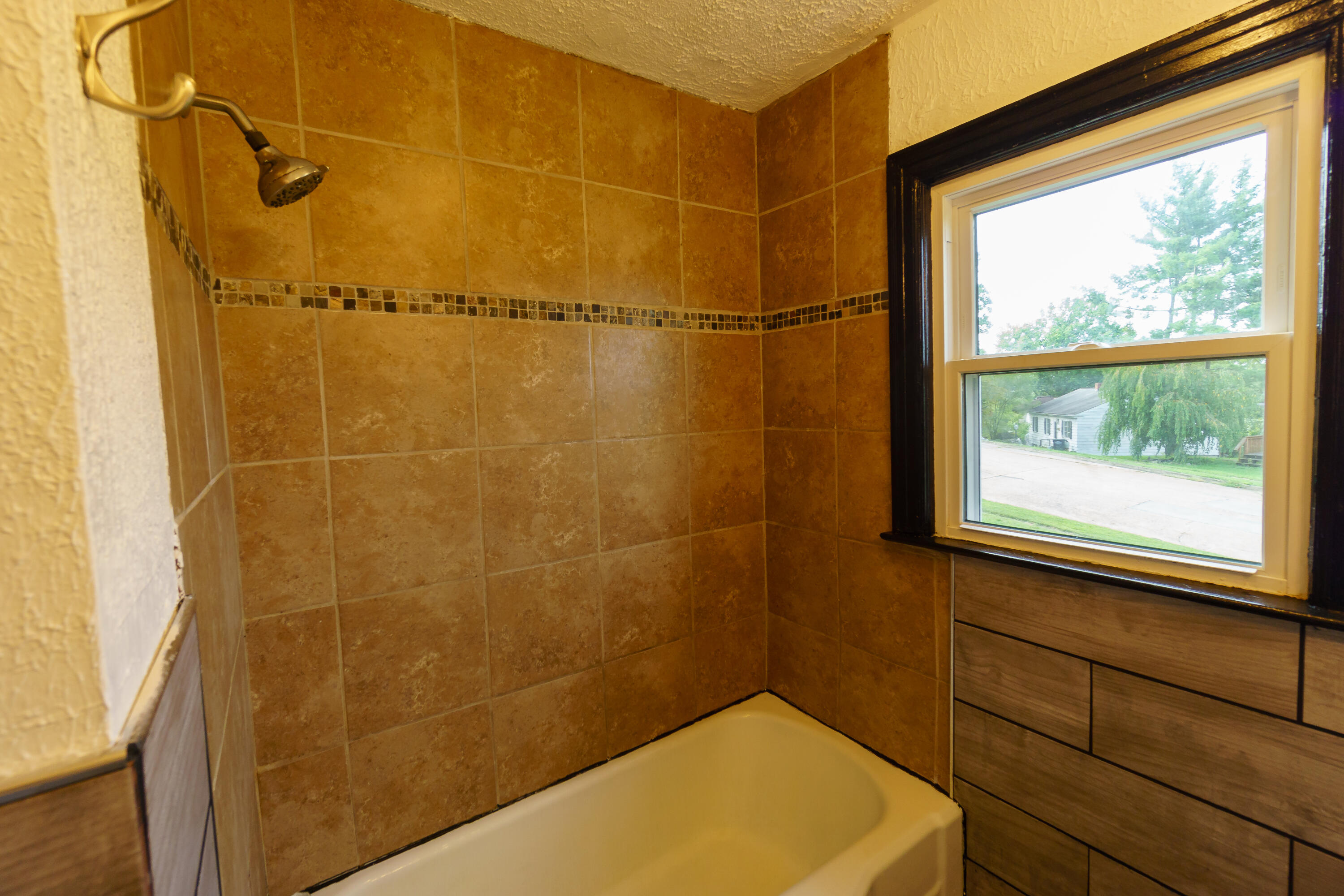656 Bays View Road Kingsport, TN 37660 - Photo 17 of 27 Bathroom View #2