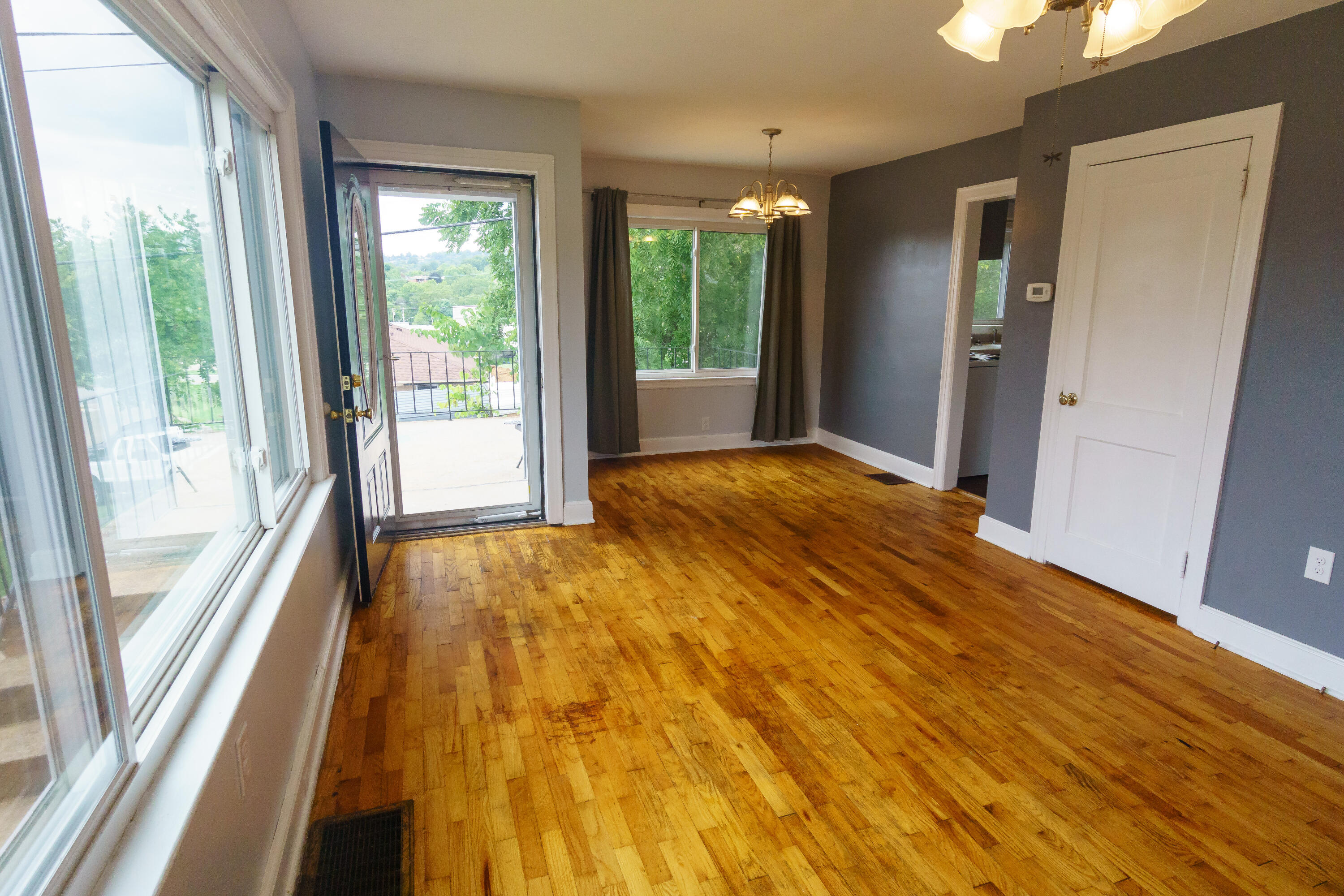 656 Bays View Road Kingsport, TN 37660 - Photo 8 of 27 LR DR View #1